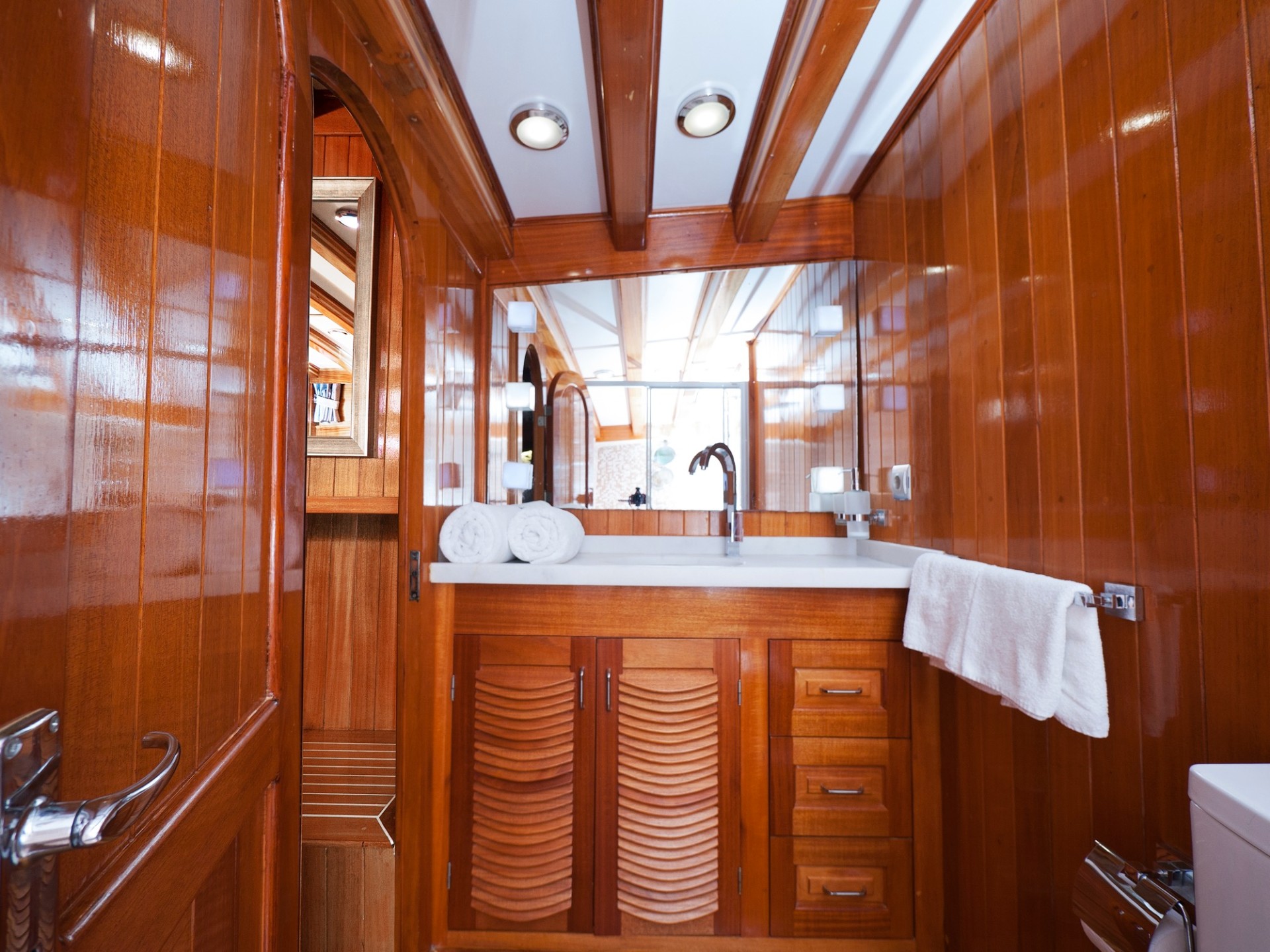 parss_luxury_gulet_-_family_triple_bathroom_1