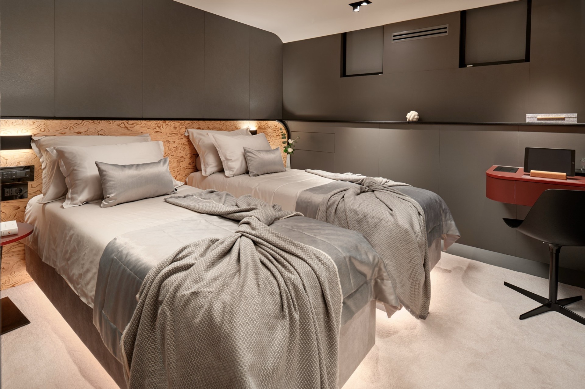 36_anetta_convertiblecabin_portside_anaia_yachtin