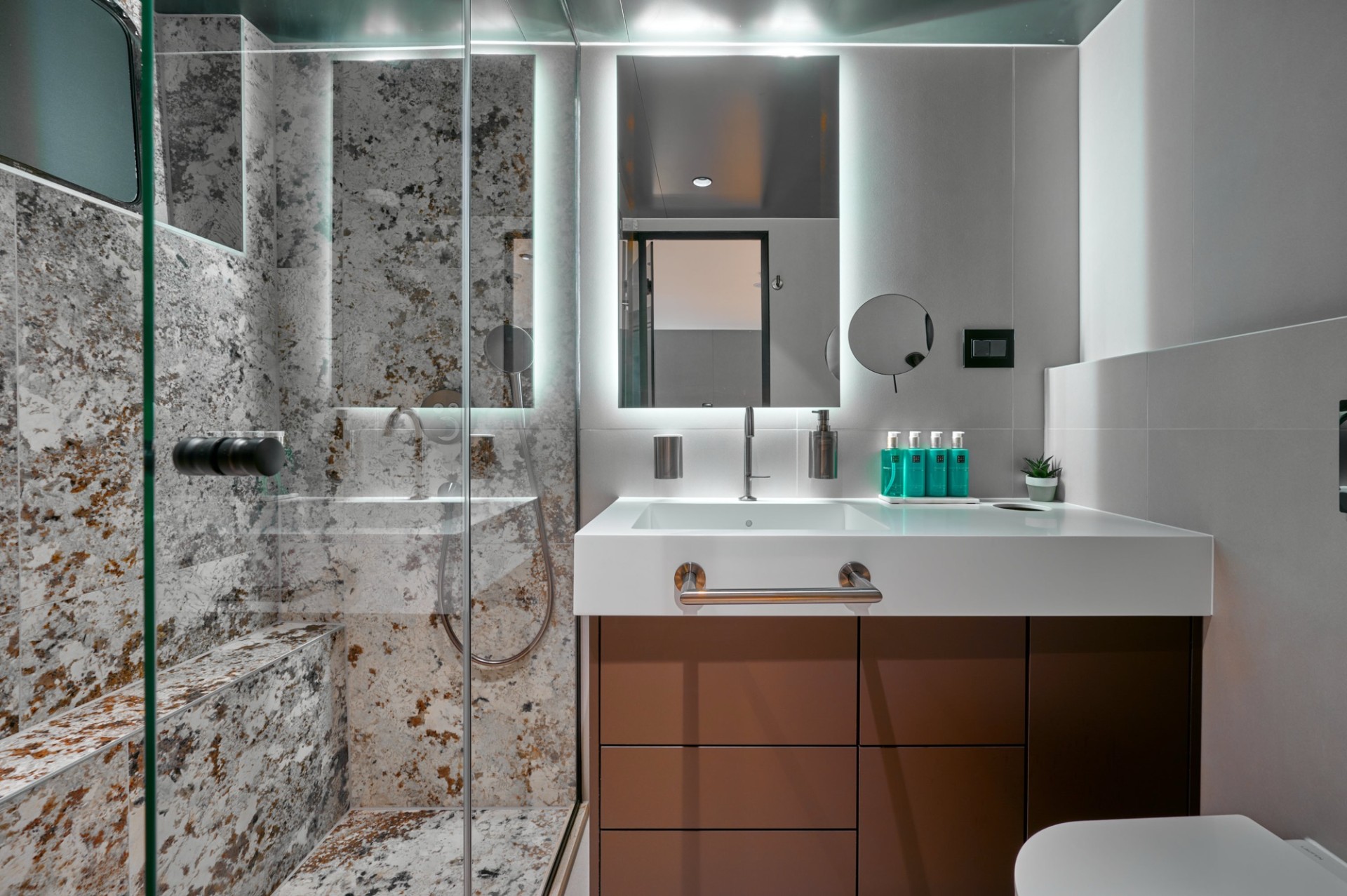 38_anetta_convertiblecabin_portside_anaia_yachtin