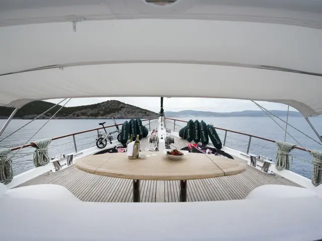 contact-yachts-ecce-navigo-003