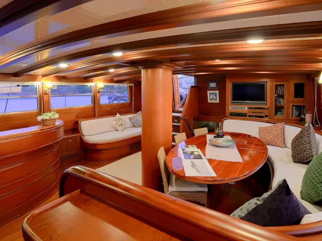 contact-yachts-ecce-navigo-007