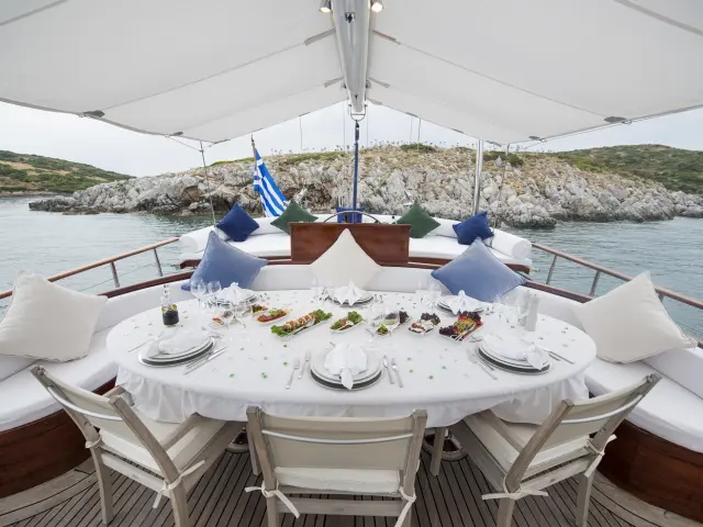 contact-yachts-ecce-navigo-055