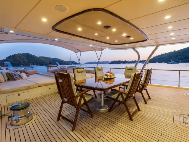 contact-yachts-daima_0003