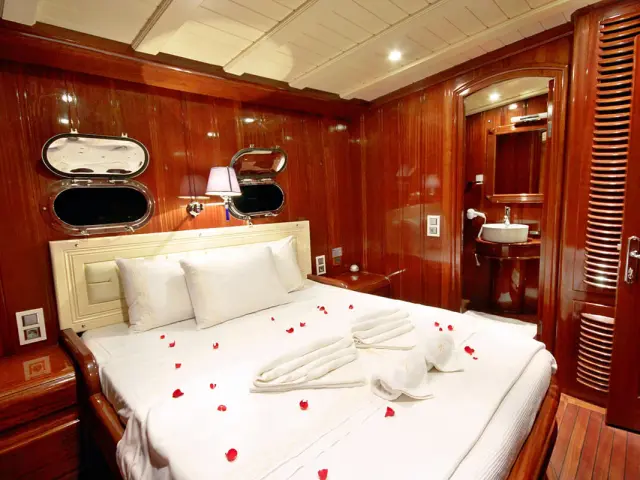 KAYA GUNERI PLUS Gulet with 6 cabins for 12 guests for charter in Turkey