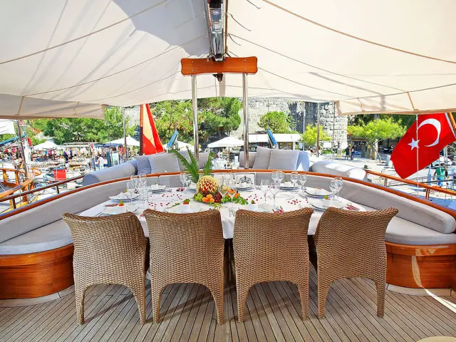 KAYA GUNERI PLUS Gulet with 6 cabins for 12 guests for charter in Turkey