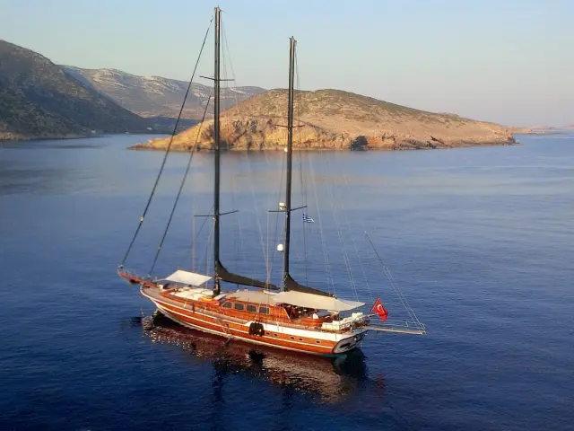 KAYA GUNERI PLUS Gulet with 6 cabins for 12 guests for charter in Turkey