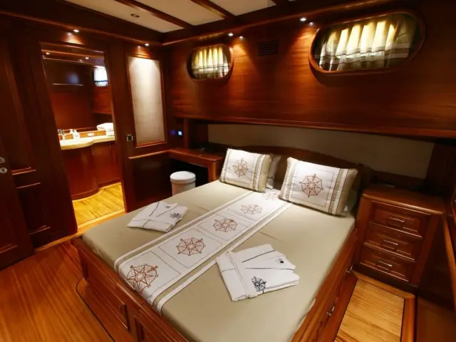 gulet-kaya-guneri-v-001