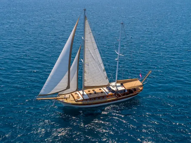 Elegant sailing experience with gulet ANGELICA in Croatia