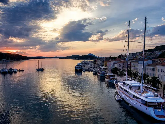 AIAXAIA Super Luxury Yacht Vacation in Croatia