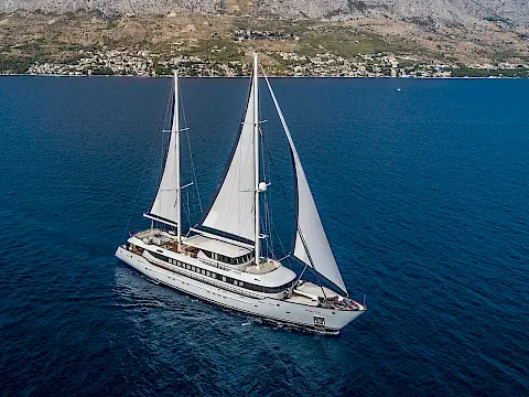 AIAXAIA Super Luxury Yacht Vacation in Croatia