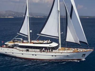 Modern luxury gulet NAVILUX to cruise in Croatia with top crew and service