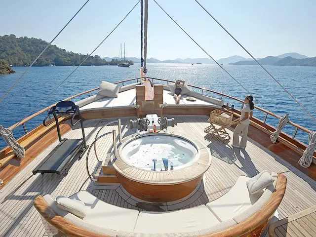 contact-yachts-mare-nostrum-028