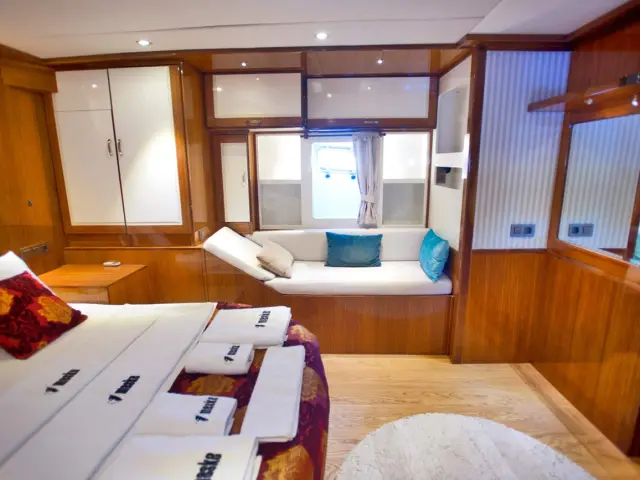 contact-yachts-maske-2_0001