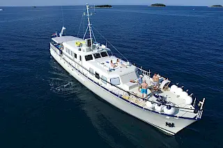 PLAY FELLOW | A beautiful motor yacht with a layout of a gulet to cruise in the Adriatic