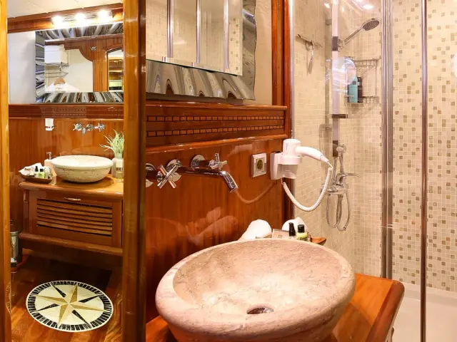 Luxury gulet QUEEN ATLANTIS for charter in Turkey and Greece