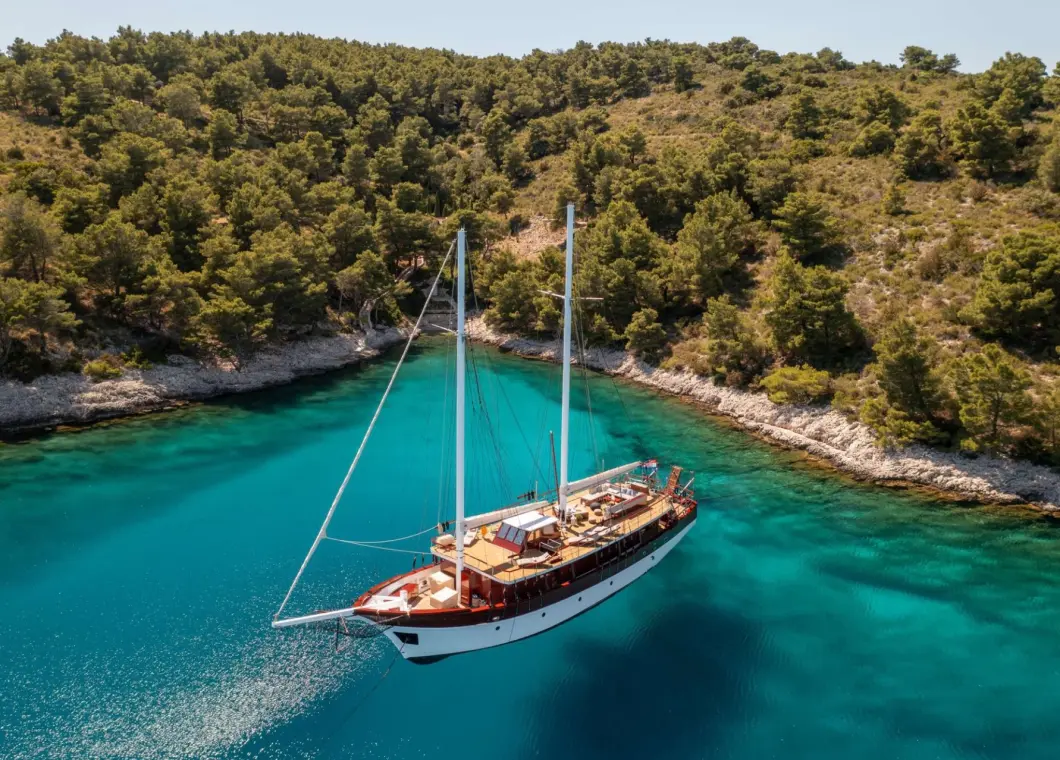 Sail with gulet ROMANCA | Amazing crew, service, and spacious decks