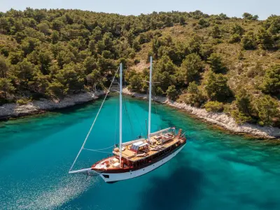 Sail with gulet ROMANCA | Amazing crew, service, and spacious decks