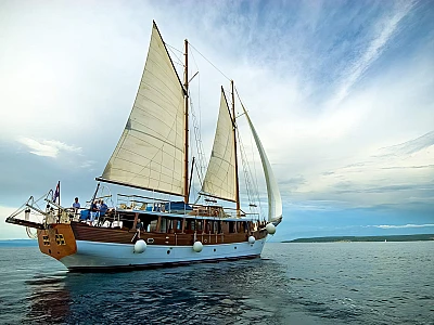 contact-yachts-romanca-001