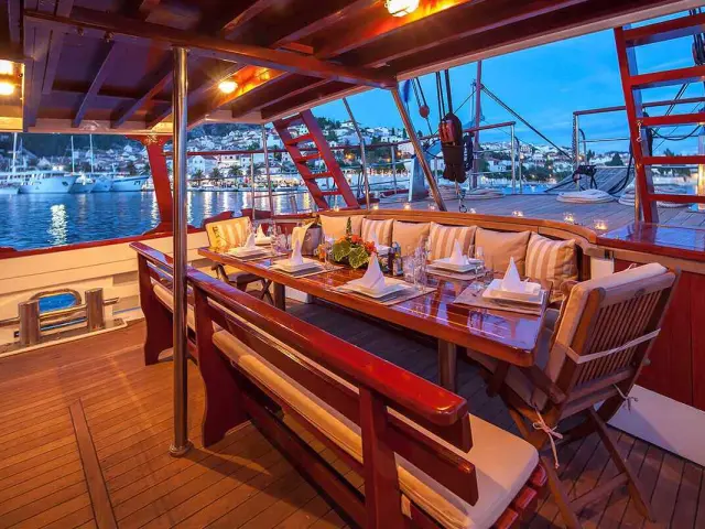 Yacht charter Croatia with Romanca | 8 cabins, 16 guests