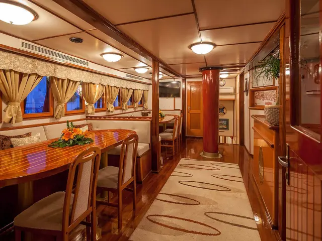 Yacht charter Croatia with Romanca | 8 cabins, 16 guests