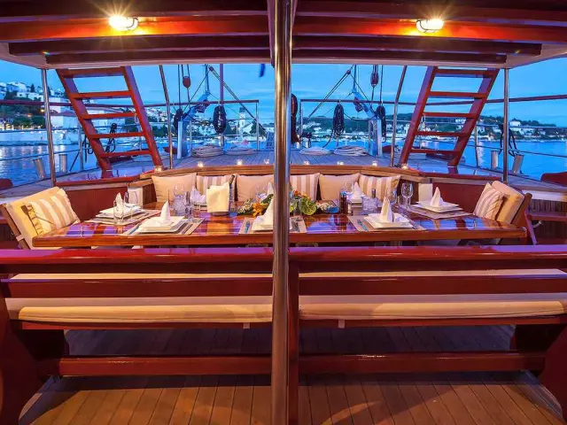 Yacht charter Croatia with Romanca | 8 cabins, 16 guests