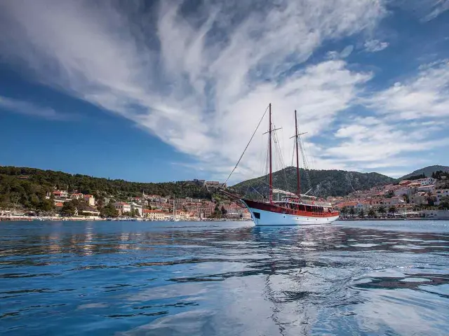 Sail with gulet ROMANCA | Amazing crew, service, and spacious decks