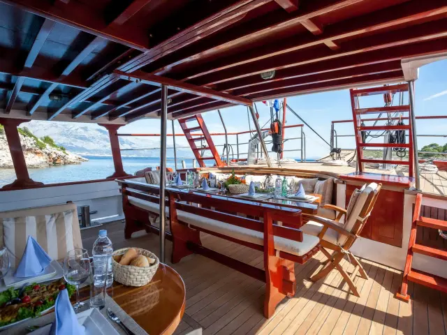 Yacht charter Croatia with Romanca | 8 cabins, 16 guests