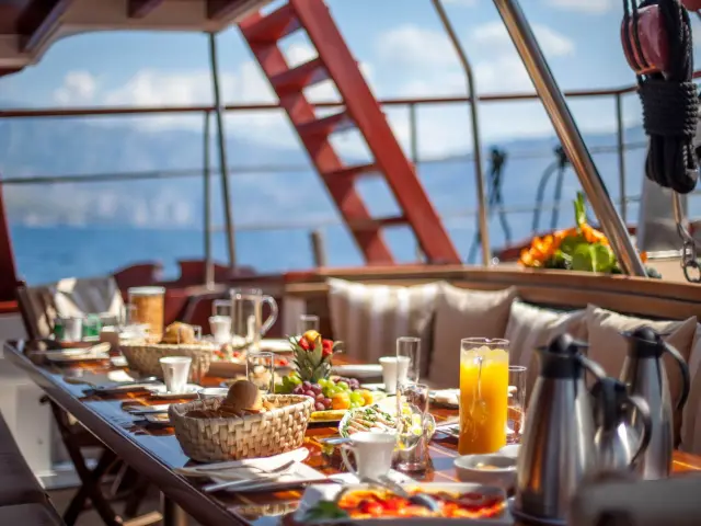 Sail with gulet ROMANCA | Amazing crew, service, and spacious decks