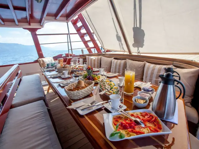 Yacht charter Croatia with Romanca | 8 cabins, 16 guests