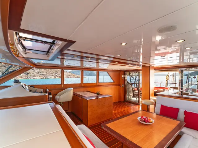 08_serenity_86_-_saloon_2