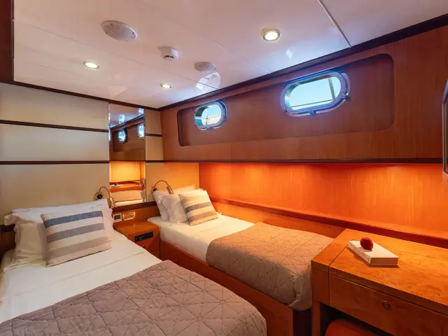 15_serenity_86_-_twin_cabin_1