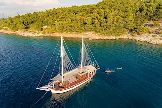 SLANO gulet with great crew, comfortable cabins, excellent charter record in Croatia