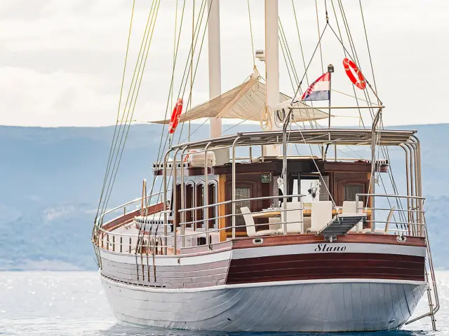 Relaxing yachting holiday with family and friends in Croatia with SLANO gulet