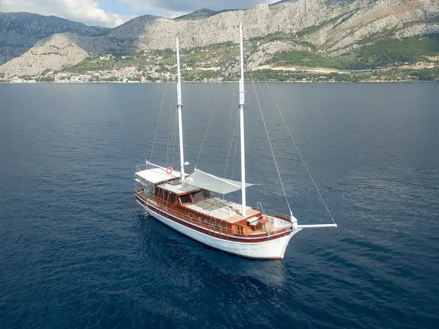 Relaxing yachting holiday with family and friends in Croatia with SLANO gulet