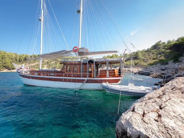 SLANO gulet with great crew, comfortable cabins, excellent charter record in Croatia