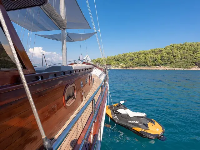 Relaxing yachting holiday with family and friends in Croatia with SLANO gulet