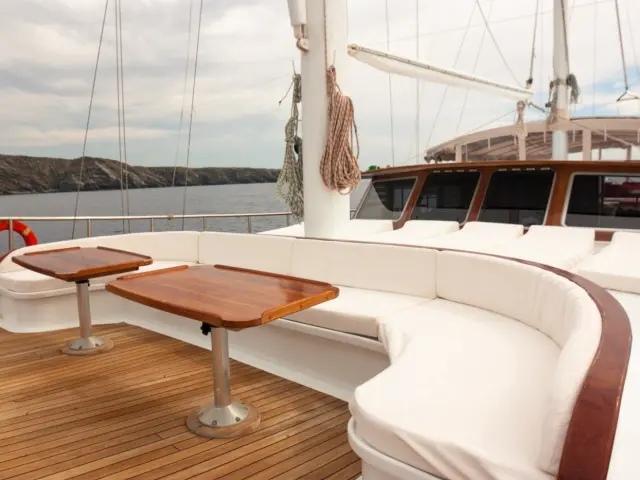 contact-yachts-victoria-003