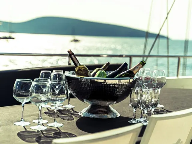 contact-yachts-virtuoso_0017