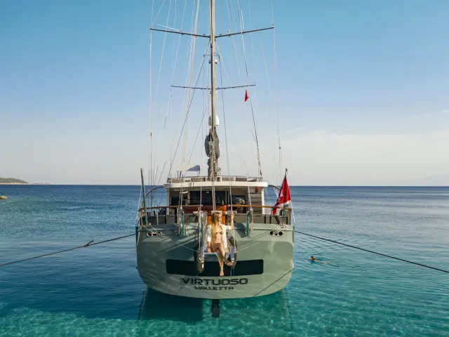 contact-yachts-virtuoso_0019