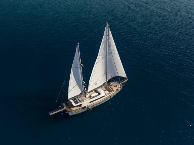 contact-yachts-virtuoso_0020