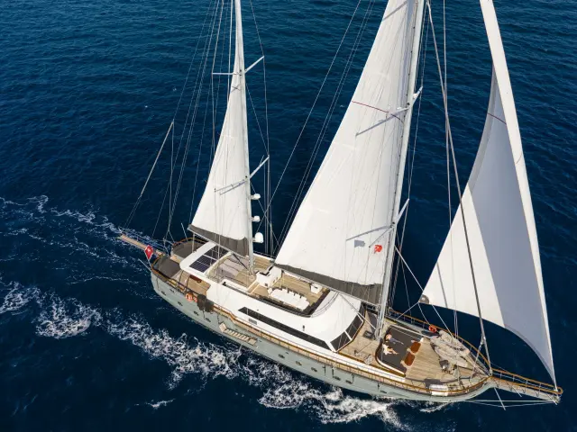 contact-yachts-virtuoso_0031