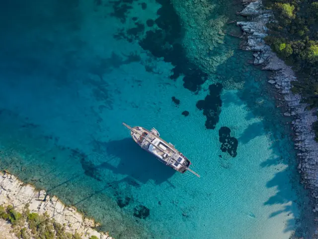 contact-yachts-virtuoso_0039