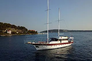 Croatian gulet VITO with 6 cabins for 12 guests for charters in Dubrovnik