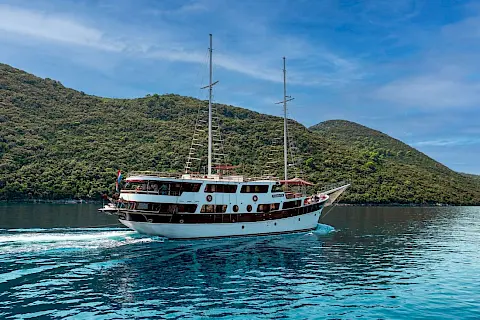 CESARICA unique gulet for 24 guests to sail in Croatia