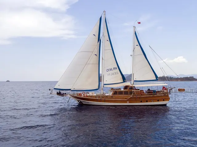 Bodrum yacht charters with CEYLAN gulet in Turkey