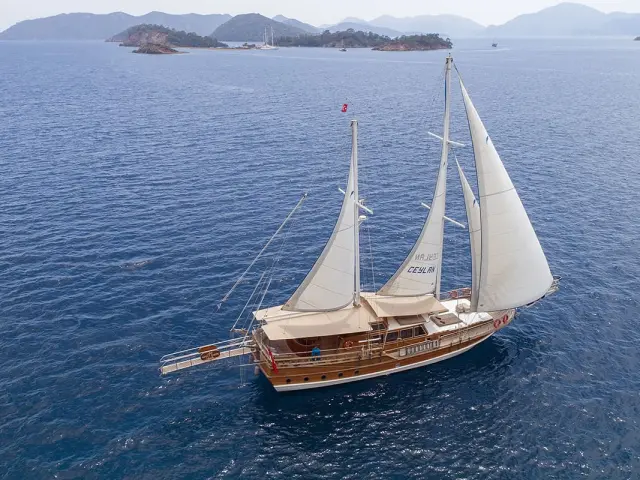 Bodrum yacht charters with CEYLAN gulet in Turkey
