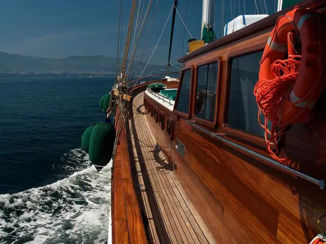 Yacht holiday in Italy with DERIYA DENIZ gulet | Visit Naples, Sicily