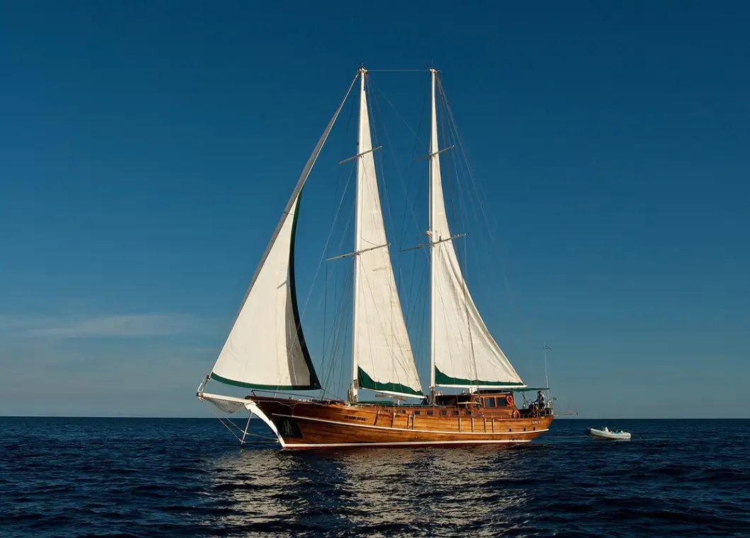 Sail in Italy with DERIYA DENIZ gulet | Visit Naples, Sicily