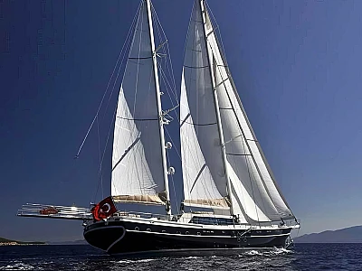 contact-yachts-dolce-mare_0002-1
