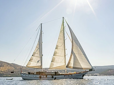 contact-yachts-babylon_0001-1